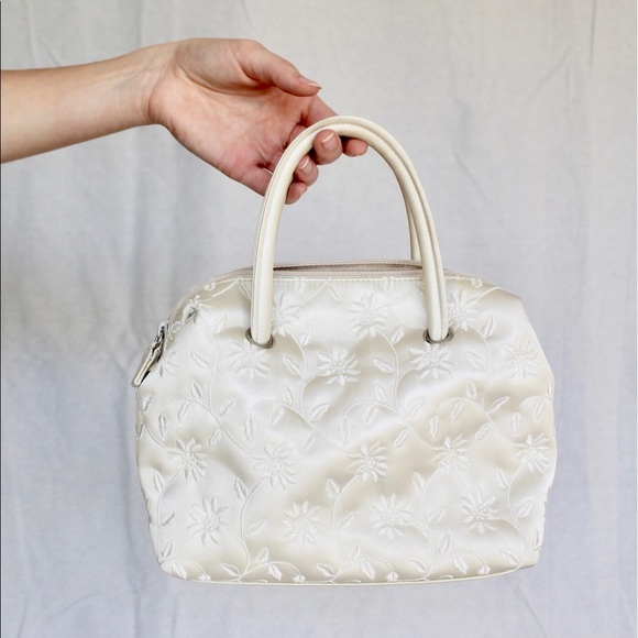 🌐 Vintage 90s cream satin handbag - Picture 1 of 7